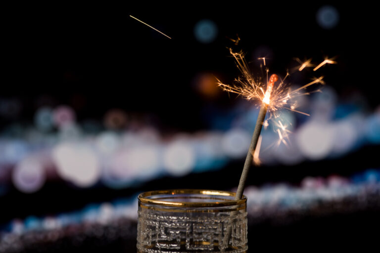 Sparkspitter Candle