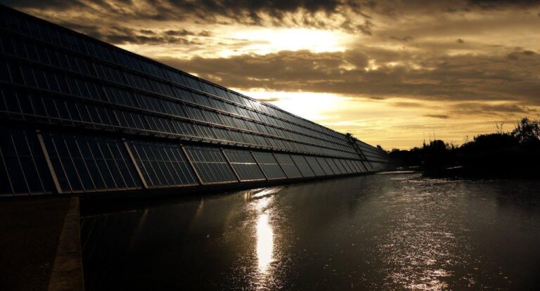 Exploring Sustainable and Green Investments through CFDs in 2025 Sustainable and Green Investments through CFDs