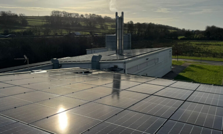 Commercial Solar Installation UK: A Complete Guide for Businesses Commercial Solar Installation UK